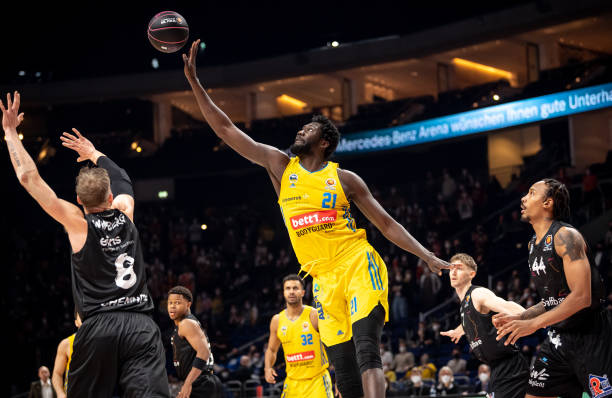 霸主地位的 霸主地位的