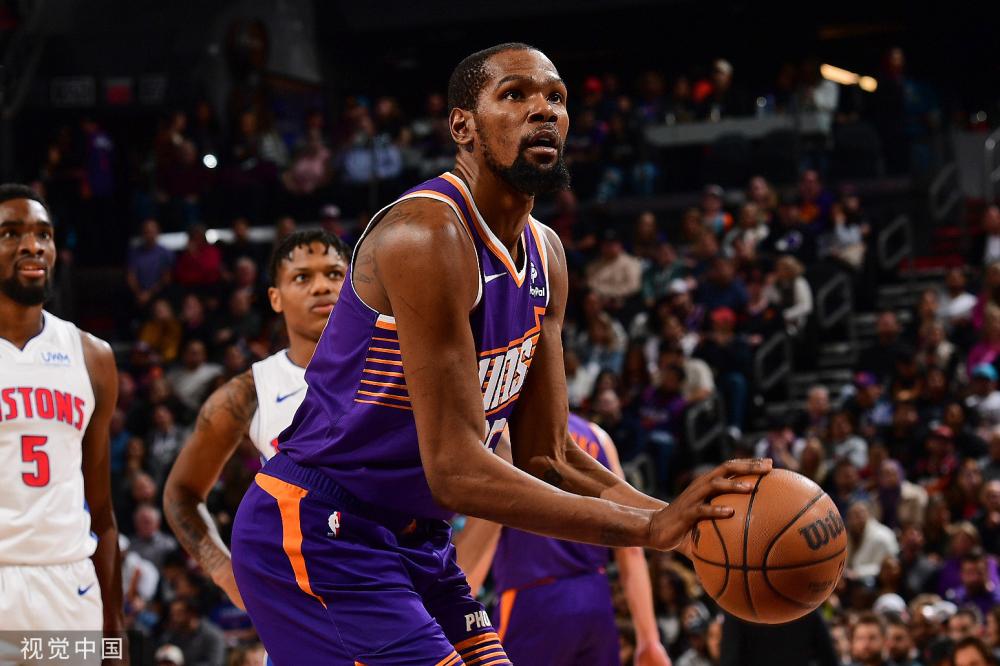 因此拉近了 因此拉近了